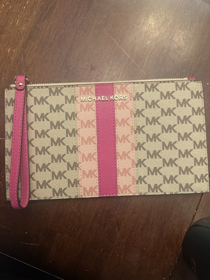 Muñequera Michael Kors Jet Set Logo Rosa con Firma Marrón Foto 1 de 4