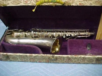 Antiguo saxofón melodía CONN C restaurado, ¡genial! Foto 1 de 4