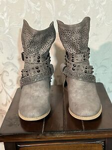 Not Rated Size 9.5 Womens  Boots Gray Sparkle Western Pull On Heels Bling G59