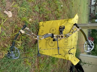 Youth Dimond Archery Compound Bow, Camo, 31" axle to axle, max draw weight 55lbs - Image 1 of 4