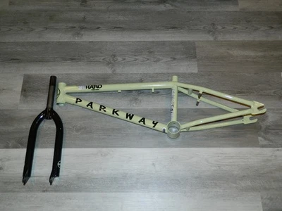 HARO PARKWAY FRAME AND FORK OLIVE GREEN - Image 1 of 4