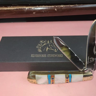 Cuchillo de Bolsillo Silverhorse Stoneworks Hoja Plegable Trampero Rojo Azul Turquesa MOP Foto 1 de 4