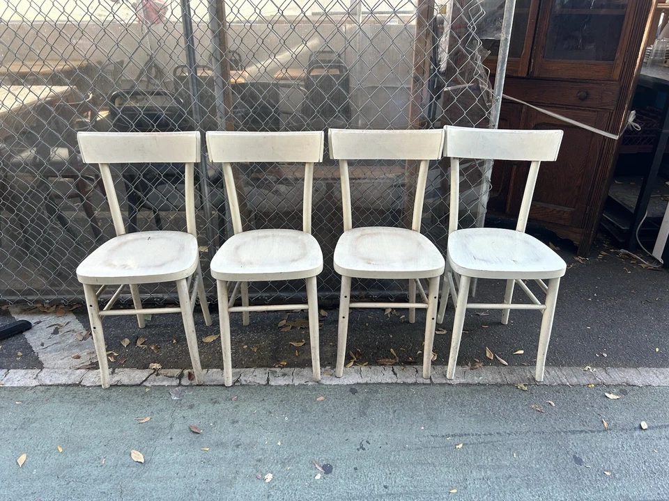 sillas artesanales antiguas blancas de resina madera maciza constructif manual Foto 1 de 4