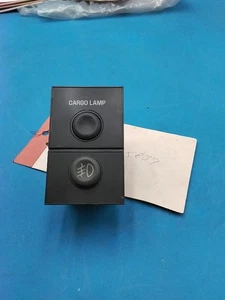 1999-2002 CHEVY SILVERADO TRUCK FOG CARGO LIGHT LAMP SWITCH SILVERADO 15735837 - Picture 1 of 2