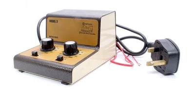 GAUGEMASTER 'MULTI' GAUGE D TWIN TRACK POWER CASED DC CONTROLLER - Image 1 of 4