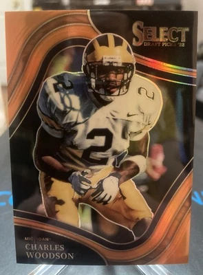 Selecciones selectas del draft 2022 Charles Woodson/49 Orange Prizm Field Level Michigan Foto 1 de 2
