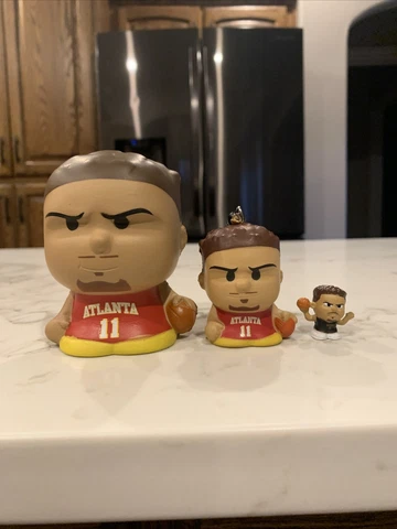 NBA TeenyMates Series 8 Trae Young Rare (1 in 128)  with Two Sqeezymates Bulk Cover