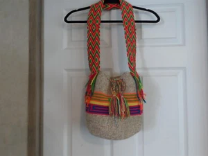 Neu mit Etikett kolumbianische mittelgroße handgefertigte Wayuu Mochila Tasche leuchtend bunt - Bild 1 von 13
