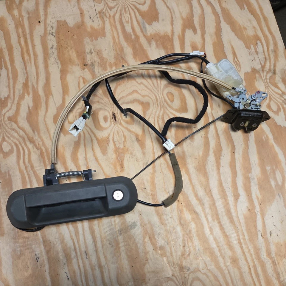 Nissan XTerra Trunk Tail gate Liftgate Lock Latch Actuator 2005-2015 OEM - Image 1 of 4