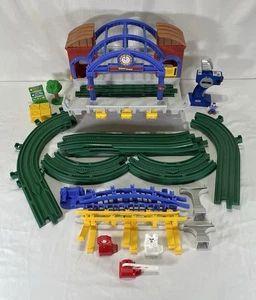 GeoTrax Grand Central Station Train Set + Figure, Remote, Track & More - Works - Picture 1 of 14