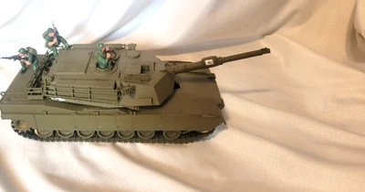 1/35 Scale M1A2 Abrams Tank Built Model Kit - Image 1 of 4