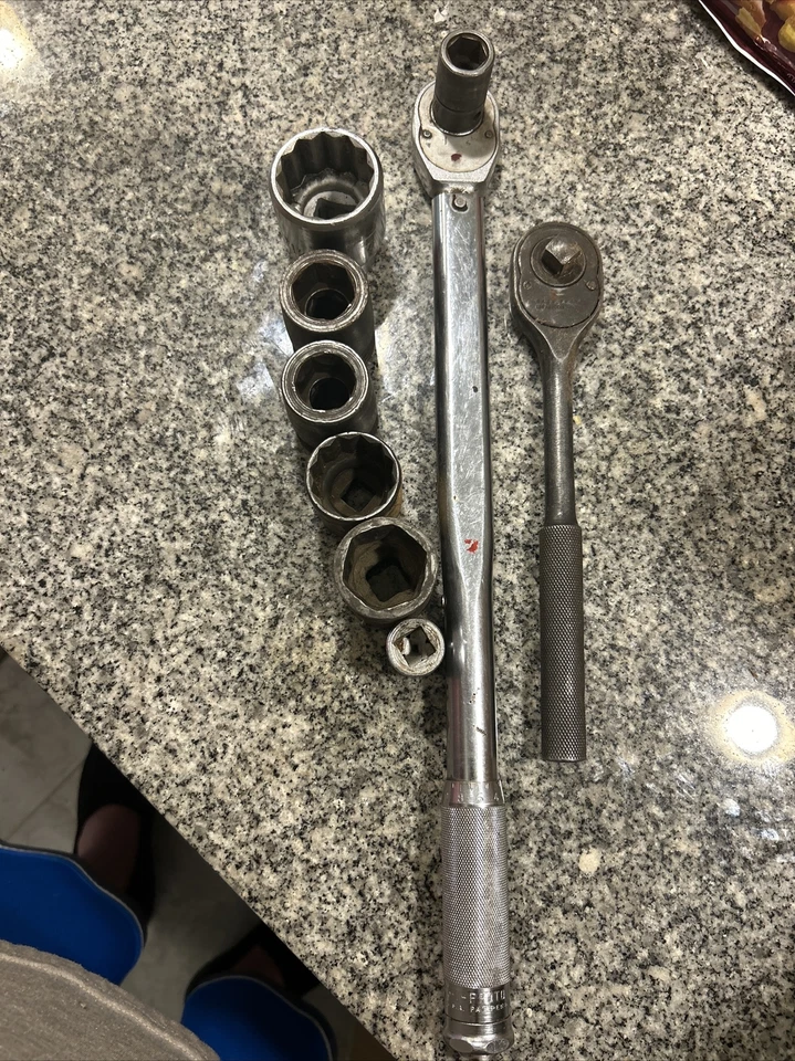 Proto Professional USA Lot of 6 Large Sockets And A Small One With 6016 Ratchet - Image 1 of 4