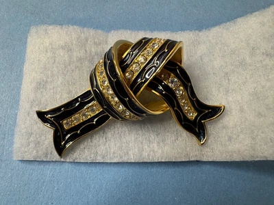 Joan Rivers 绿色珐琅金色水钻铺面丝带结胸针 — 第 1/4 张图片