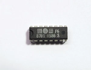 Commodore MOS 8701 Clock Generator Timing Chip C64/C128 (7701) #0586-2 - Picture 1 of 2