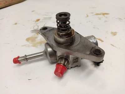 Bomba de combustible montada en el motor de Chevrolet Tahoe 2017 5,3 L 12536112 Foto 1 de 4