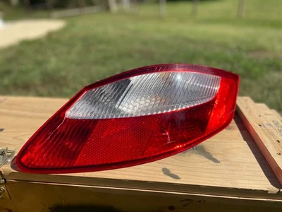 2006 - 2008 保时捷 Cayman 尾灯乘客 右握 正品 原始设备制造商 - 有裂纹 — 第 1/4 张图片