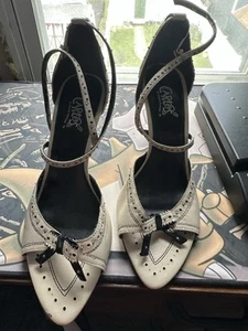 Carlos Santana Heels size 9.5 - Picture 1 of 4
