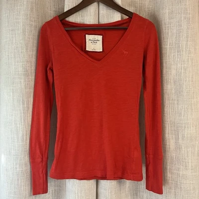 Camisa Abercrombie & Fitch Manga Larga Cuello en V Profundo Pequeña Y2K Rojo Alce Logo Puños Foto 1 de 4