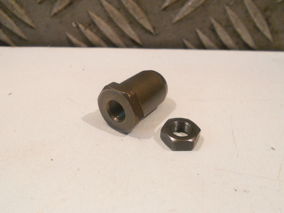 Moteur Honda GXV 140 GXV140 - Ecrou et contre écrou de culbuteur - Photo 1/1