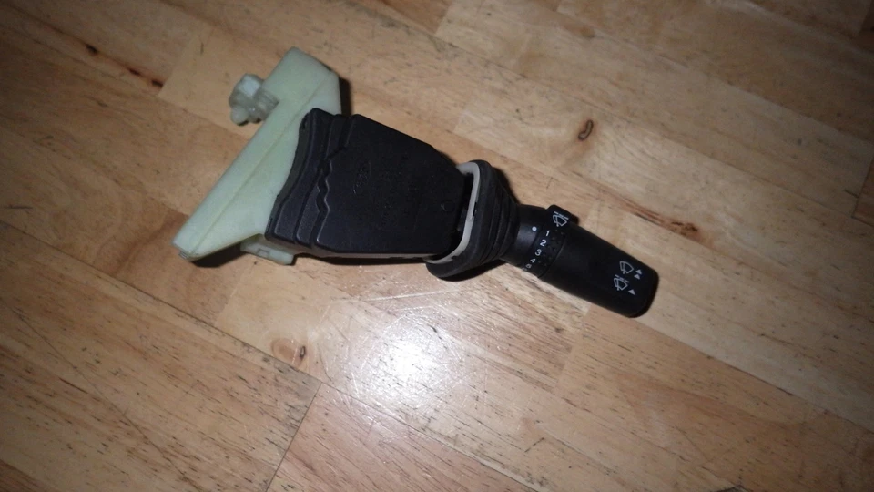 New Genuine Ford Mondeo Wiper Switch stalk 1051407 - Image 1 of 1