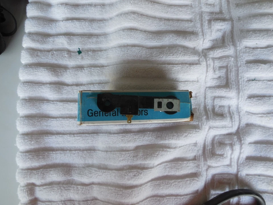 NOS 1982-90 Oldsmobile 1980-82 Buick door courtesy lamp switch - Изображение 1 из 1