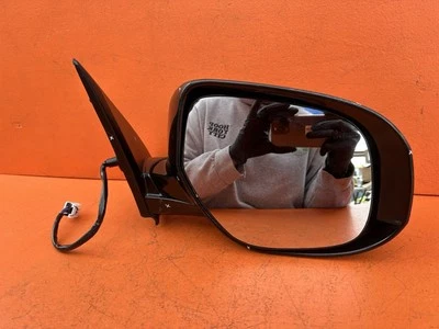 2014 - 2019 Mitsubishi Outlander Passenger Door Side Mirror w Signal Replacement - Image 1 of 4