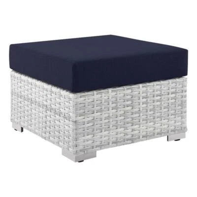 Otomana de patio Modway Convene de ratán y tela en gris claro/azul marino Foto 1 de 4