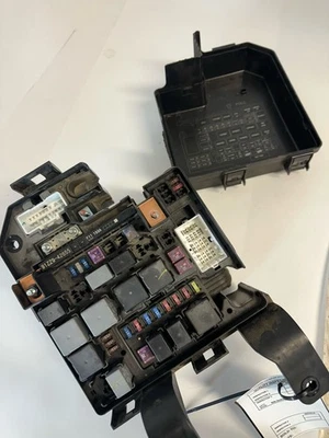 Caja de fusibles motor KIA SORENTO 11 12 13 2,4 Foto 1 de 4