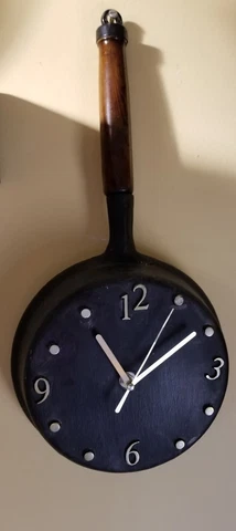 Vintage Cast Iron Skillet Wall Clock w/ Wooden handle #9 cabin, kitchen decor Cover