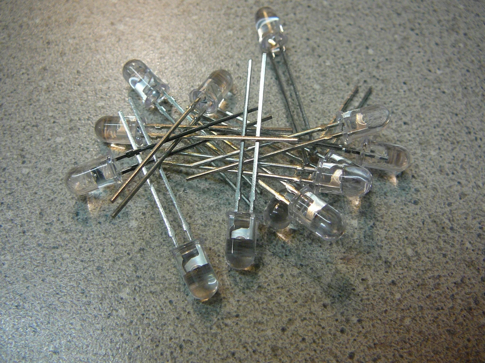 HLMP-EH24-LP000 T-1 3/4 (5mm) SINGLE COLOR LED REDDISH ORANGE **NEW** Qty.10 - Image 1 of 1