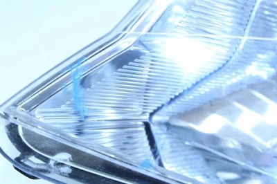 Optique avant droit PEUGEOT 125 SATELIS 2006 à 2007 - Photo 1/4