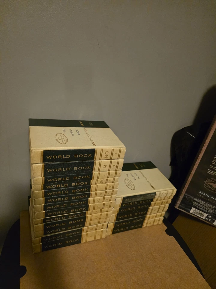 The World Book Encyclopedia 1960s ALMOST COMPLETE 19/20Volume Set Missing Book E - Image 1 of 4