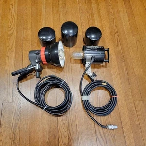 (2) Speedotron Universal Lights, Model 102, 35241, with 3 Covers - Picture 1 of 19