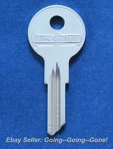 NOS BRIGGS & STRATTON GRV #3 KEY BLANK PETERBILT TRUCKS 1981-2004 1098DB B5 RND - Foto 1 di 4