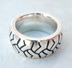 Atemberaubender Sterlingsilber Biker Harley Softail Reifenring HANDGEFERTIGT Größe US 9 - Bild 1 von 2