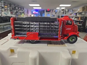 Danbury Mint 1938 Coca Cola Truck 1:24 in Original Box with Coke cases - Picture 1 of 19