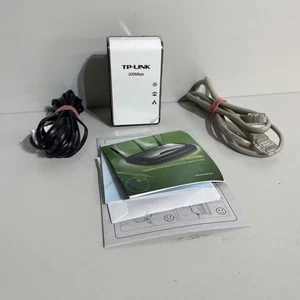 TP-Link AV200 Mini Multi-Streaming Powerline Adapter TL-PA211KIT (A) - Picture 1 of 6