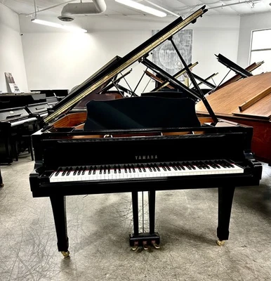 Piano de cola Yamaha C5 6'7" ébano pulido Foto 1 de 4