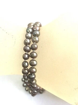 Pulsera de dos hilos de perlas grises vintage de 6,5" con aplausos de ley Foto 1 de 4