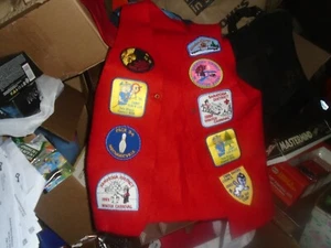 Vintage Red Boy Scouts Vest with 9 patches boys Medium - Picture 1 of 3