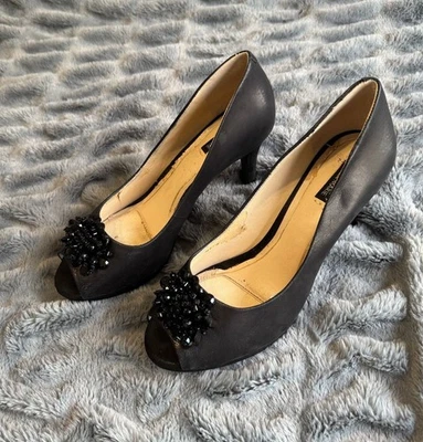 Sapatos de couro ALEX MARIE strass frisado preto bomba salto agulha peep toe 9M - Imagem 1 de 4