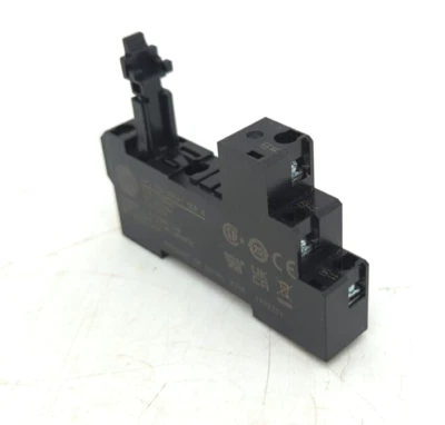 Allen Bradley 700-HN121 5-blade socket used w/1-pole HK relay New - Image 1 of 4