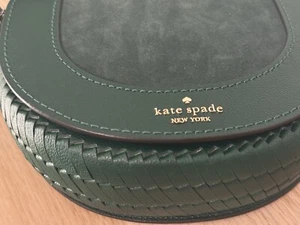 Nuevo con etiquetas Bolso de Mano Kate Spade Cuero Verde y Gamuza Luna Media Luna Bandolera" Tejido - Imagen 1 de 4