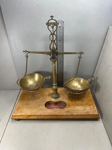 ANTIKE WAAGE 2 TELLER APOTHEKER GOLDSCHMIED AUS MESSING UND HOLZ 40er JAHRE - Bild 1 von 16