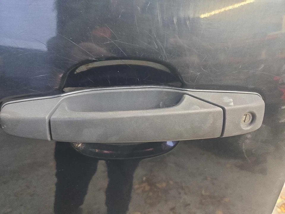 Used Front Left Exterior Door Handle fits: 2012 Gmc Sierra 1500 pickup door fron Foto 1 de 4