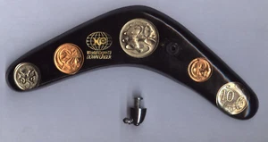 1988 AUSTRALIA WORLD EXPO BOOMERANG PEN HOLDER * LAMINATED COINS * RARE ?? *  - Picture 1 of 9