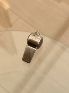 Sifflet D'Argent, Fonctionnel Avec Son Haut Mesurée Environs 22 MM - Picture 1 of 3