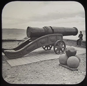 Glass Magic Lantern Slide MONS MEG CANNON EDINBURGH CASTLE C1890 VICTORIAN PHOTO - Picture 1 of 2