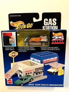 1995 HOT WHEELS 25th Anniversary Sto & Go Gas Station Team Racing Van Play Set