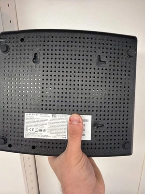 Módem router gateway cable inalámbrico Arris TG862G DOCSIS 3.0 TG02DH7862 Foto 1 de 4